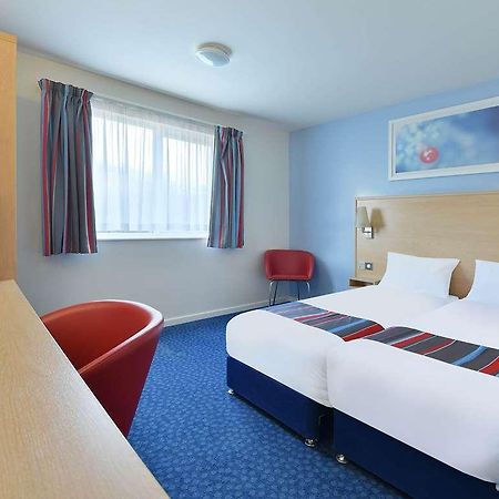 Travelodge Leeds Bradford Airport Room photo