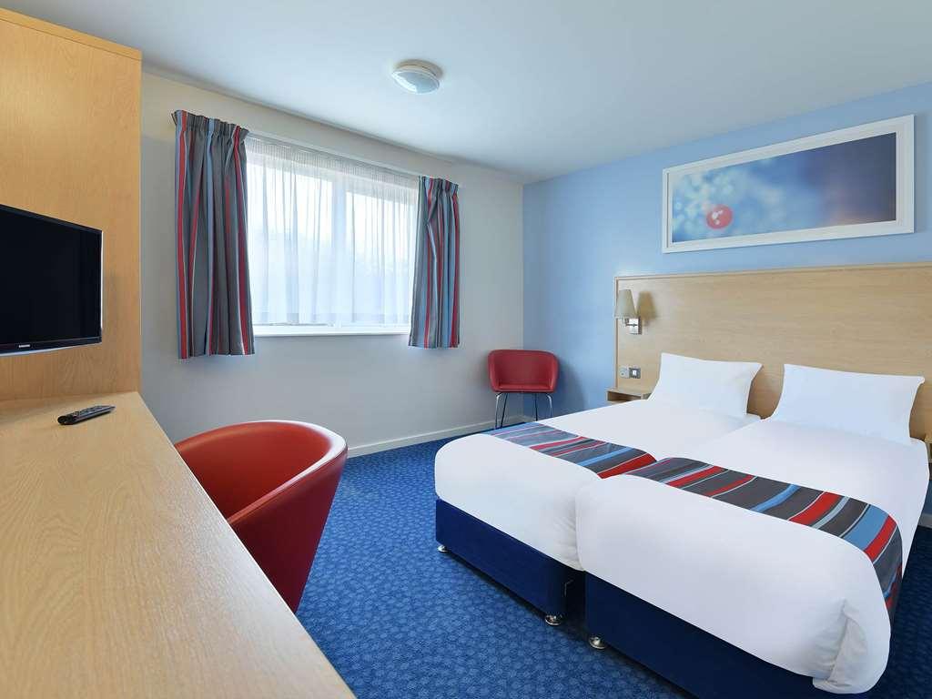 Travelodge Leeds Bradford Airport Room photo
