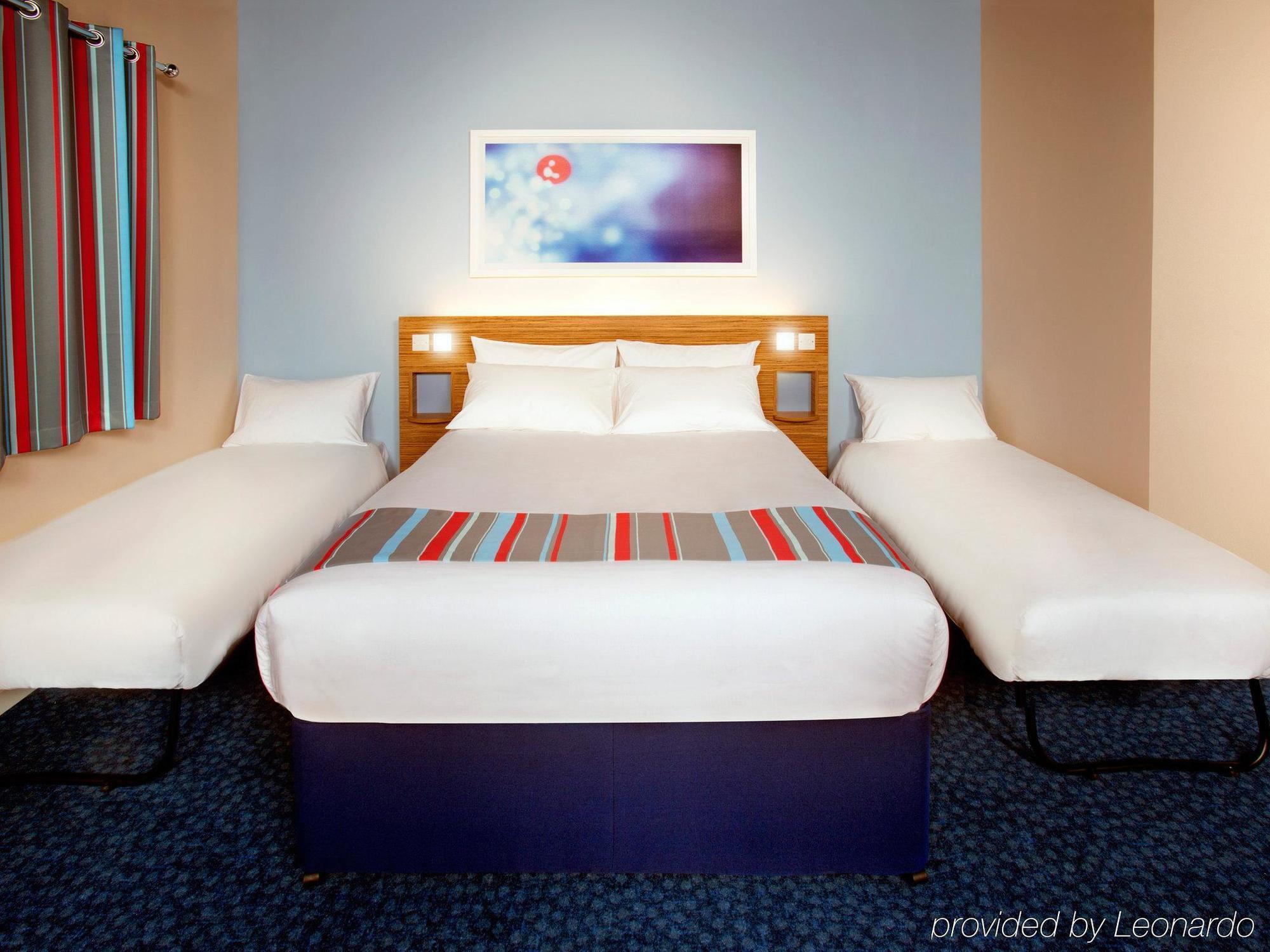 Travelodge Leeds Bradford Airport Exterior photo