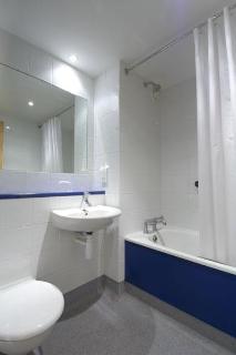 Travelodge Leeds Bradford Airport Exterior photo