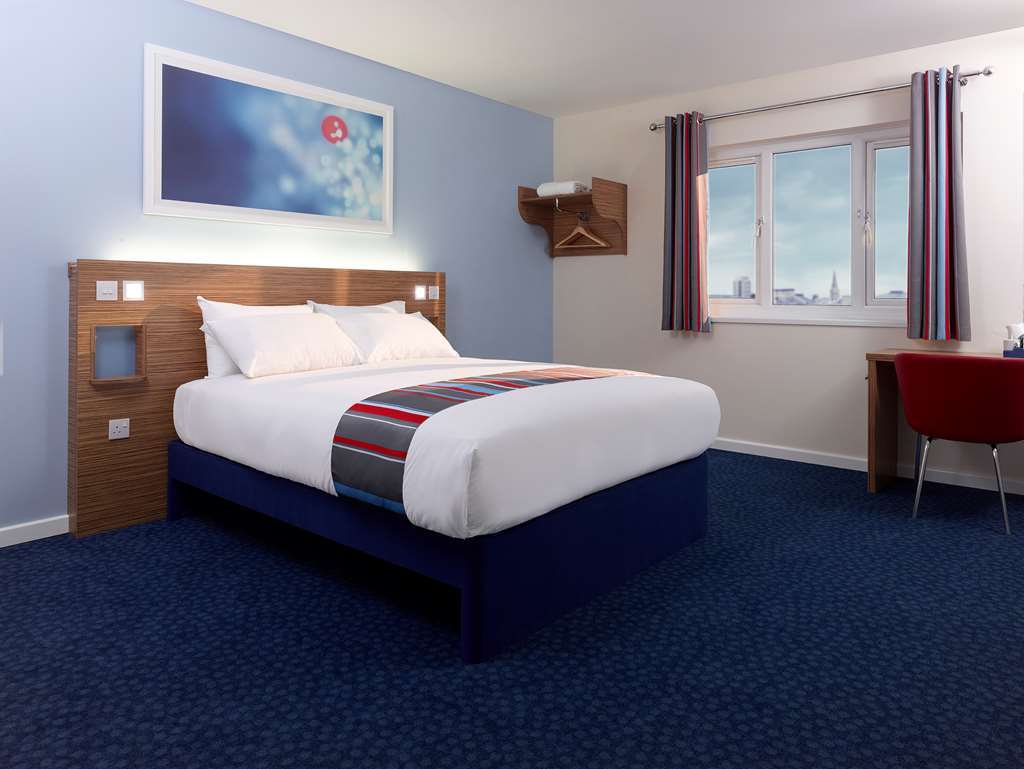 Travelodge Leeds Bradford Airport Room photo