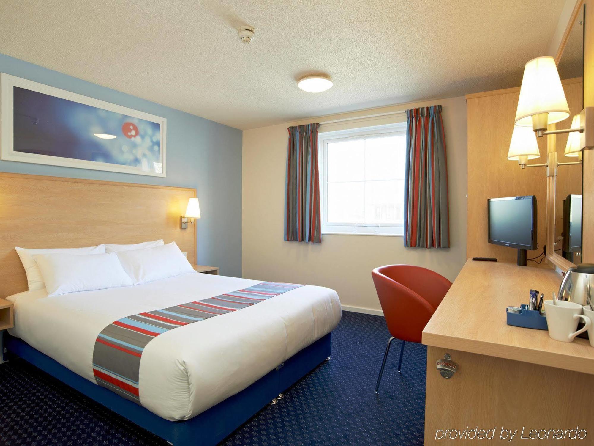 Travelodge Leeds Bradford Airport Exterior photo