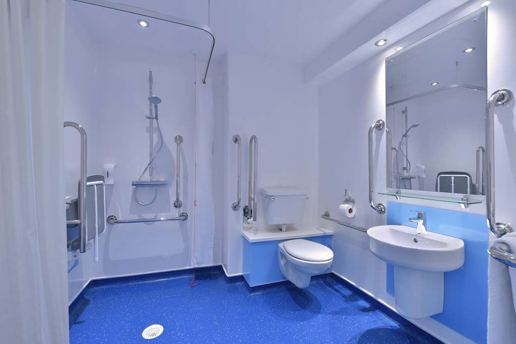 Travelodge Leeds Bradford Airport Room photo