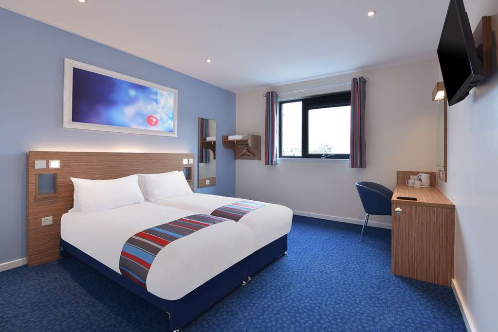 Travelodge Leeds Bradford Airport Room photo