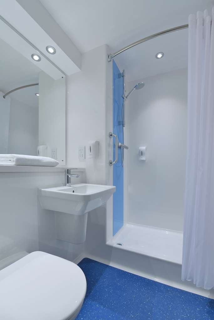 Travelodge Leeds Bradford Airport Room photo